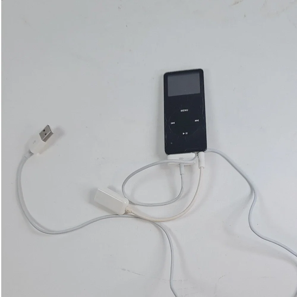 Apple iPod Nano 1st Generation 2GB Model A1137 with Cables for parts only